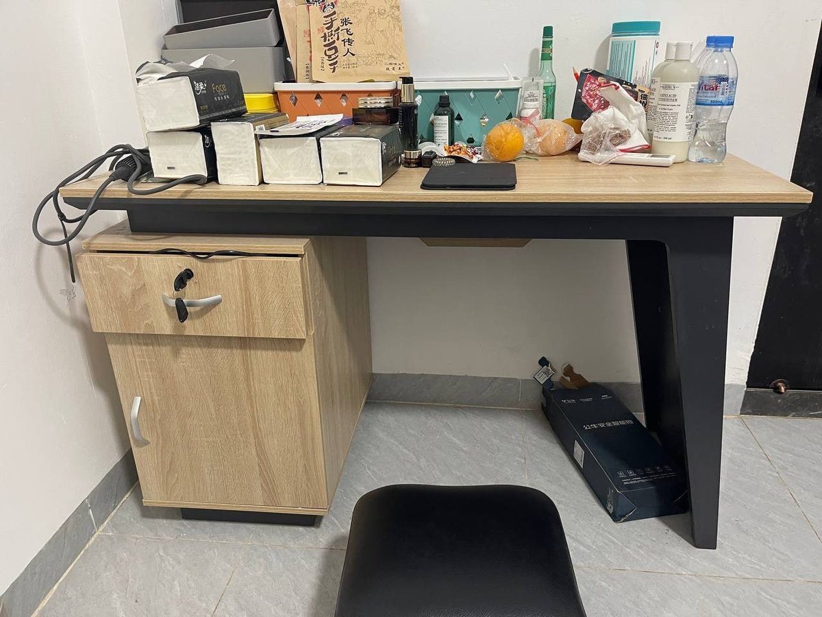 波贝地区转让一批二手家具及餐饮设备,包括木桌