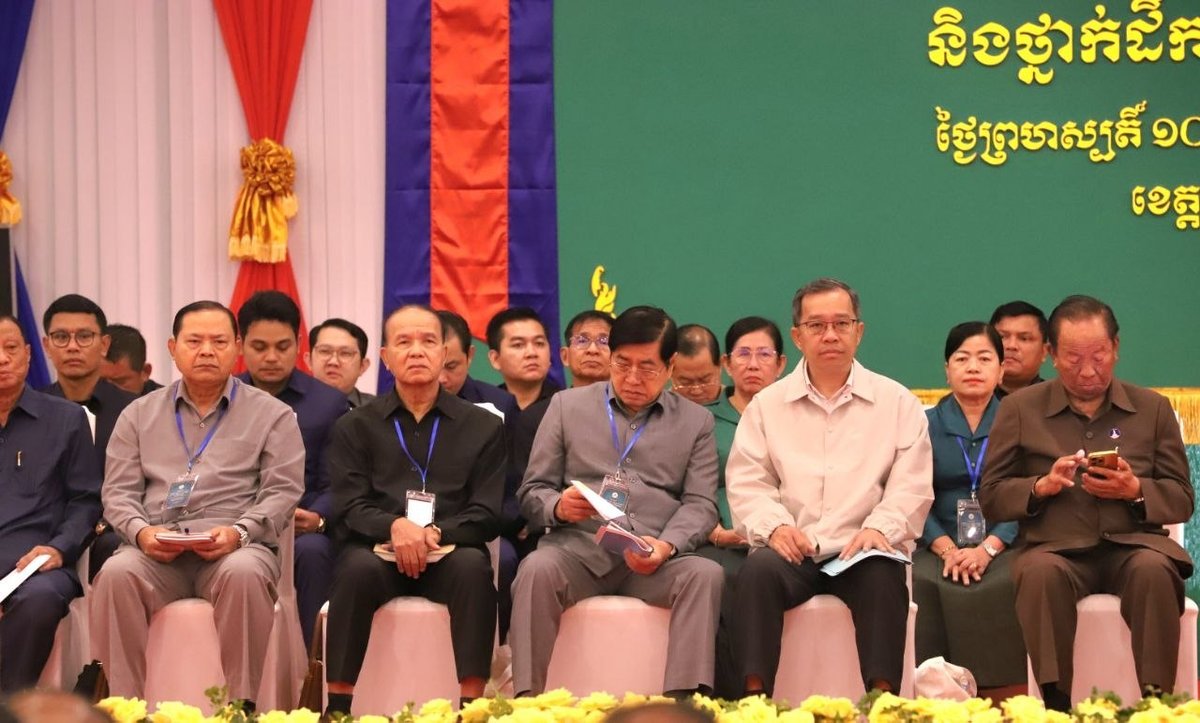 洪森在上丁省会见地方官员 部署基层行政与民生工作
