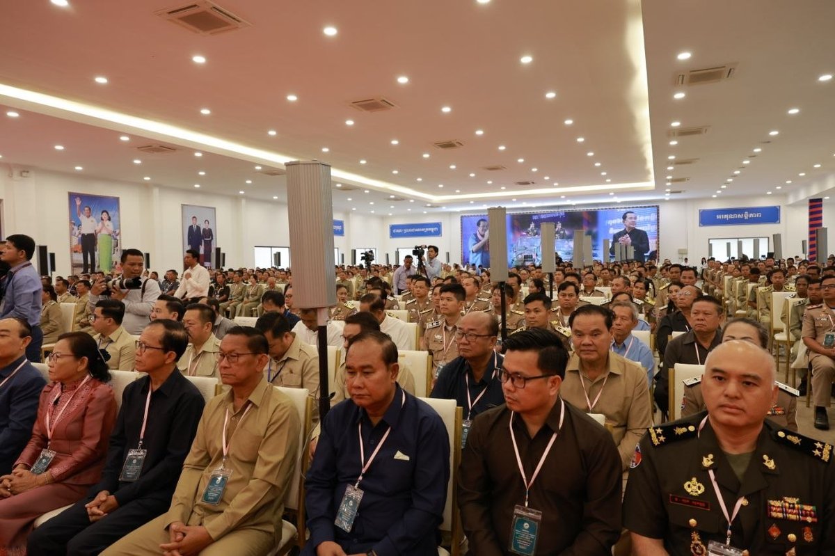 洪森在上丁省会见地方官员 部署基层行政与民生工作