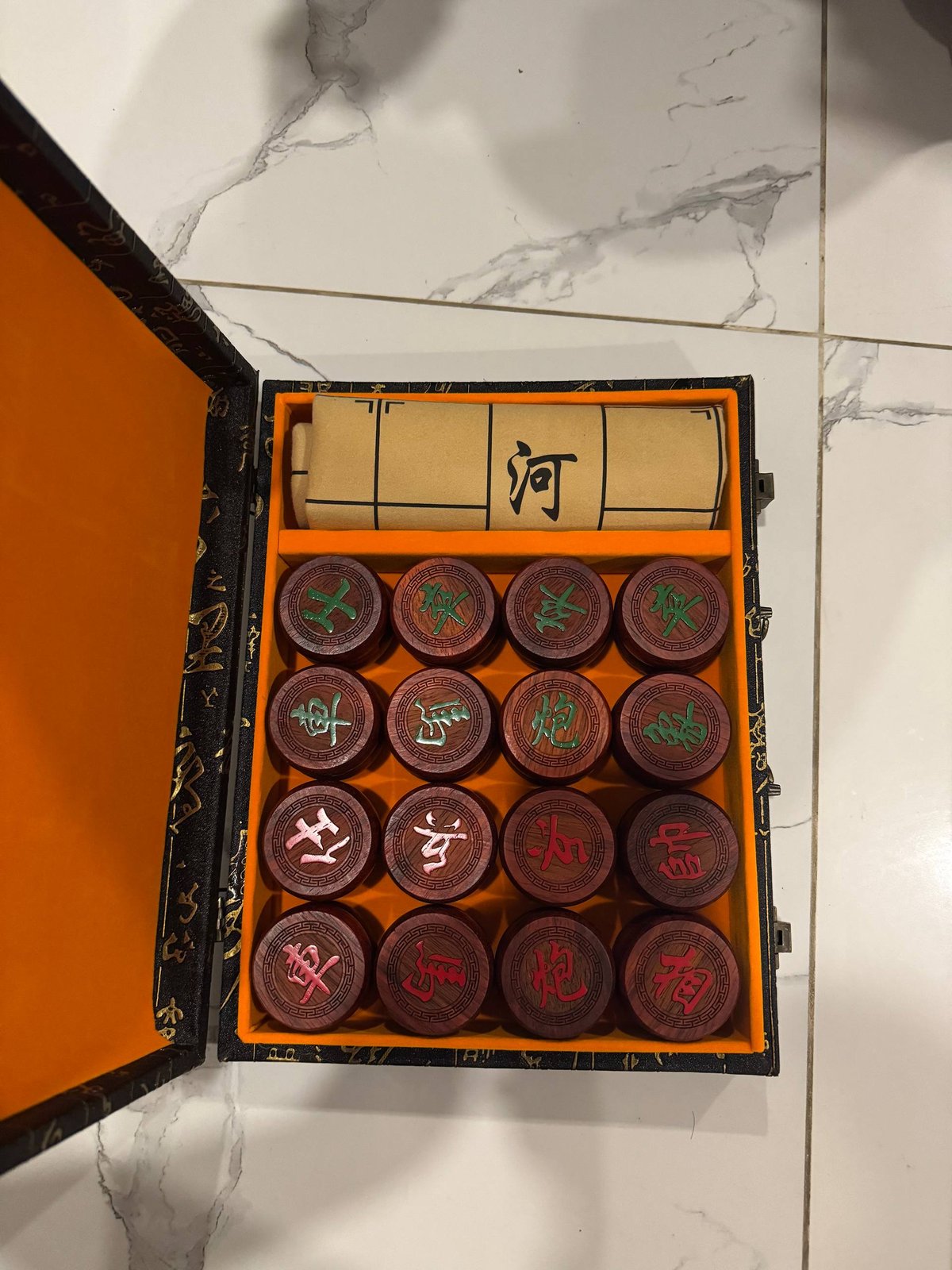 西港地区转让一批闲置生活用品,包括五子棋