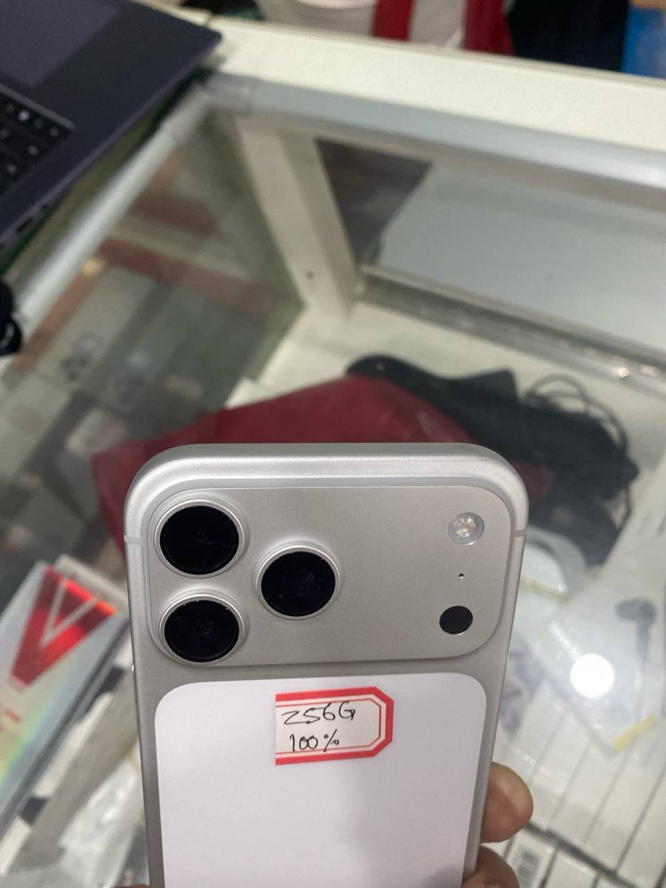 金边出售苹果17ProMax 售价$810 疑似虚假信息