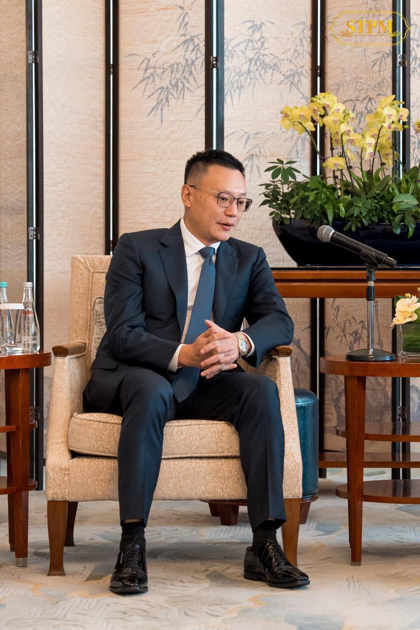 洪玛奈会见顺丰控股CEO 探讨物流与供应链合作