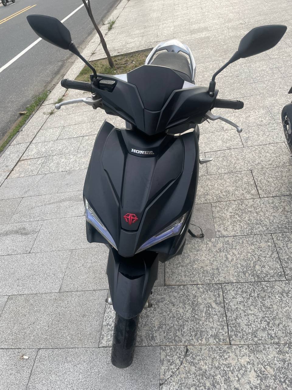 西港本田四代摩托车转让 车况良好售价500U