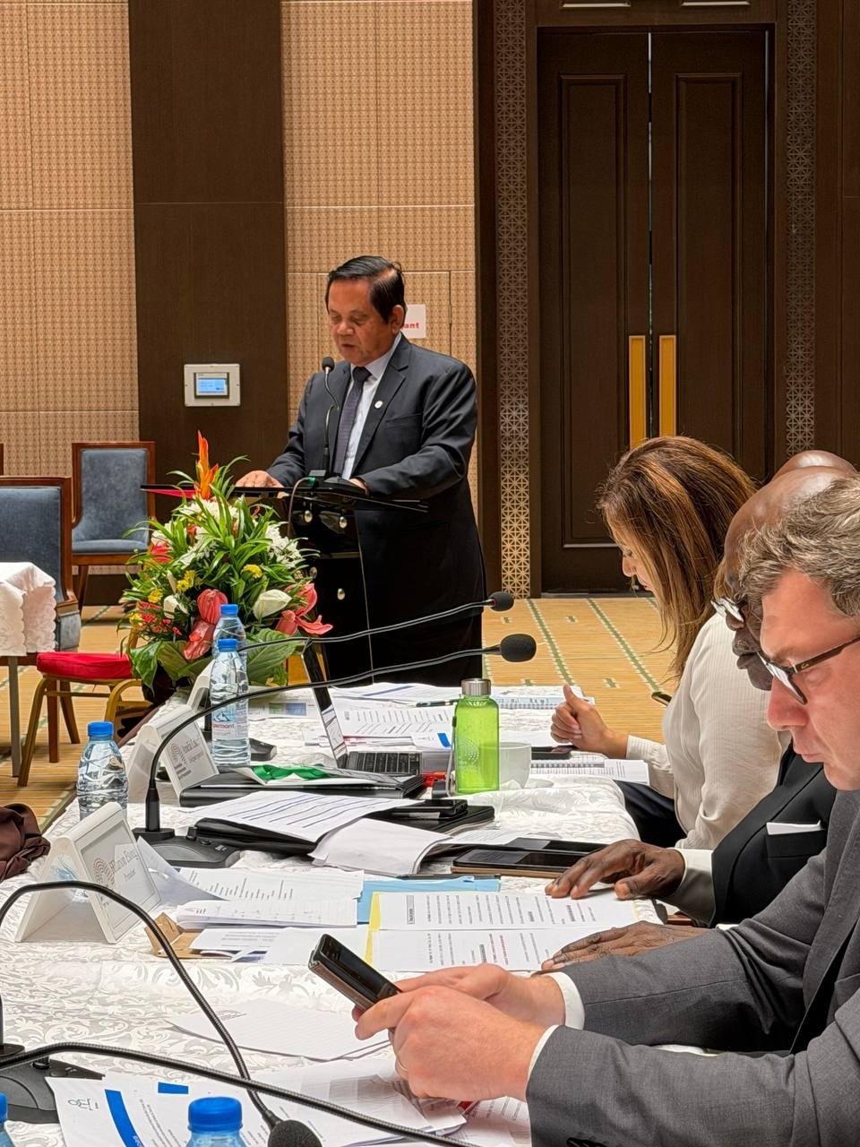 柬埔寨参议院第一副主席出席法语国家议会执行委员会会议