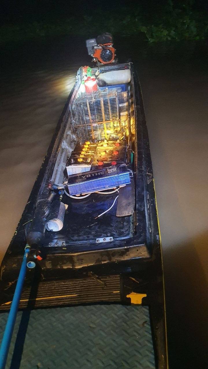 干拉省波耶吕县开展非法电鱼整治 查获电鱼船及设备