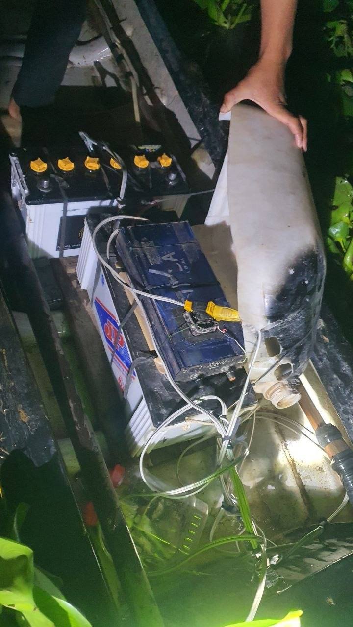 干拉省波耶吕县开展非法电鱼整治 查获电鱼船及设备