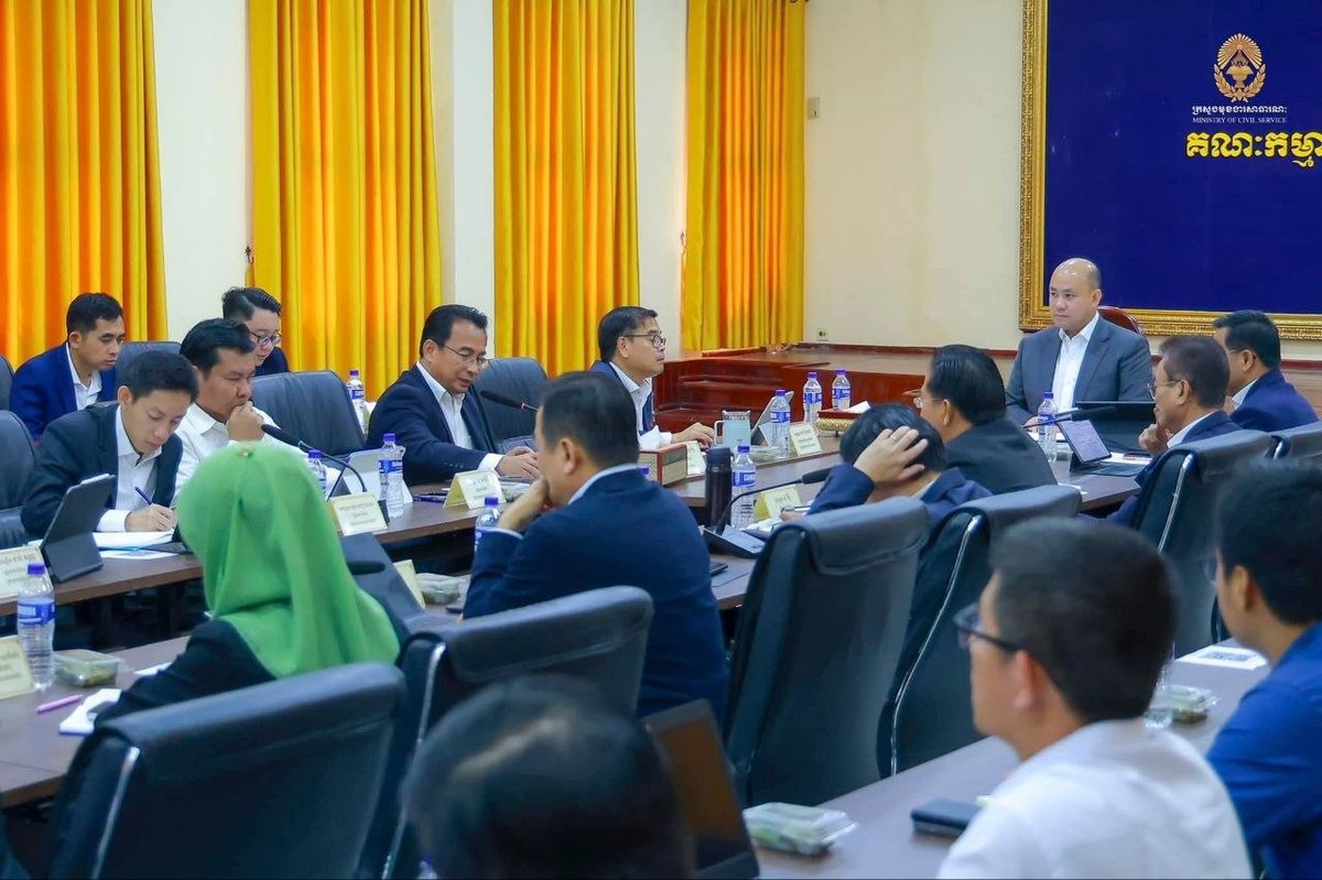柬埔寨公务部近日召开会议,宣布将为司法部招聘15名法律专业官