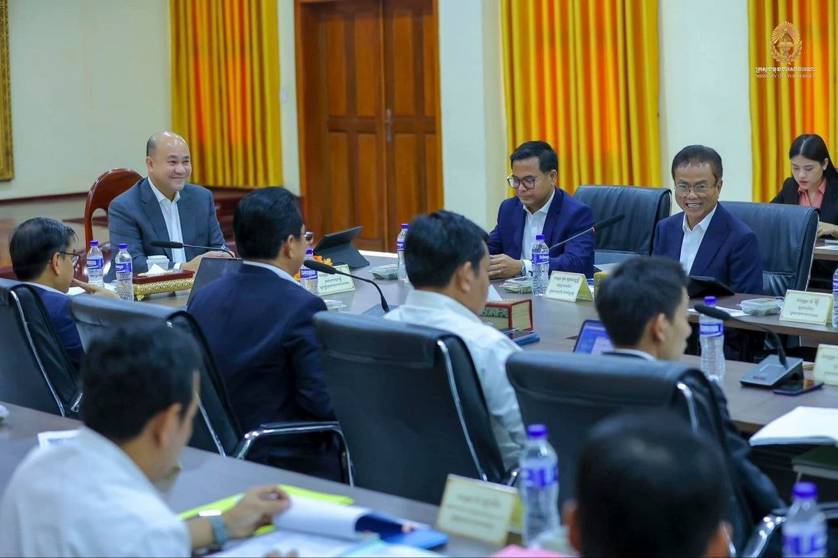 柬埔寨公务部近日召开会议,宣布将为司法部招聘15名法律专业官