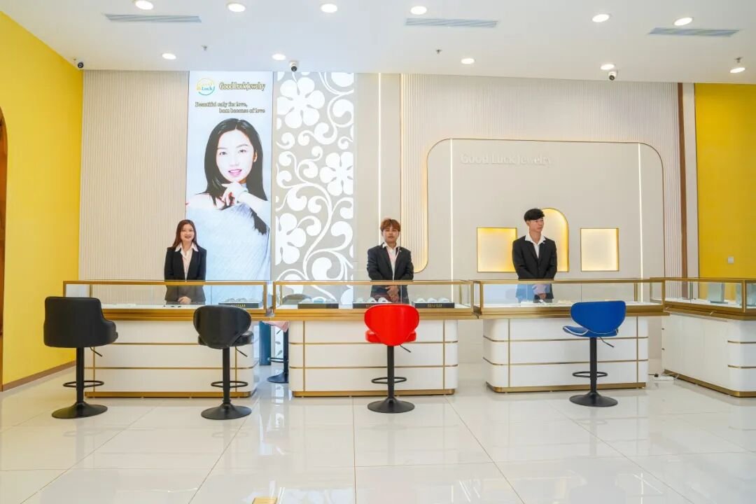 好运来珠宝永旺2及永旺3店开业 买手镯送饰品