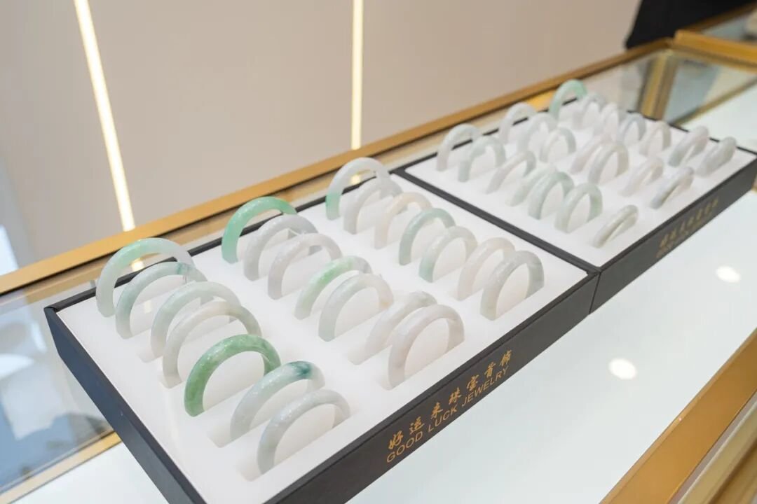 好运来珠宝永旺2及永旺3店开业 买手镯送饰品