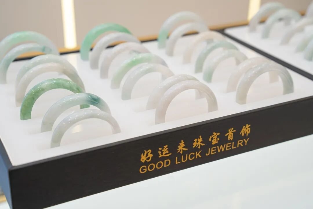 好运来珠宝永旺2及永旺3店开业 买手镯送饰品