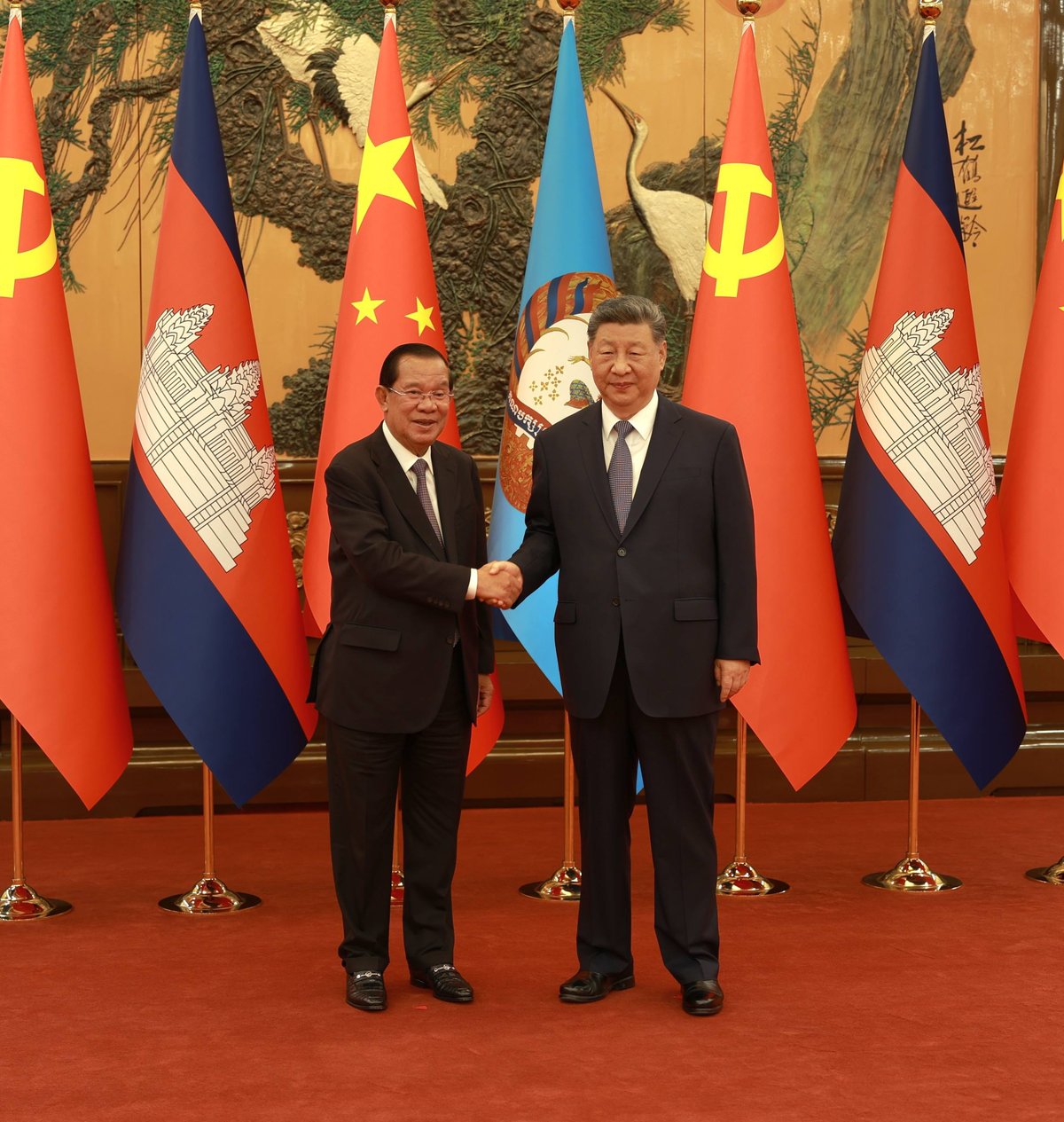 洪森致信习近平祝贺中国共产党成立105周年