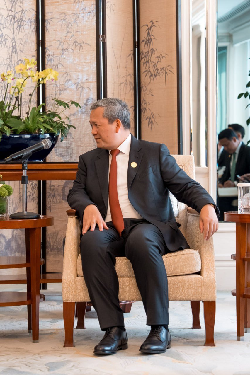 洪玛奈在上海会见顺丰控股CEO 探讨物流与跨境贸易合作