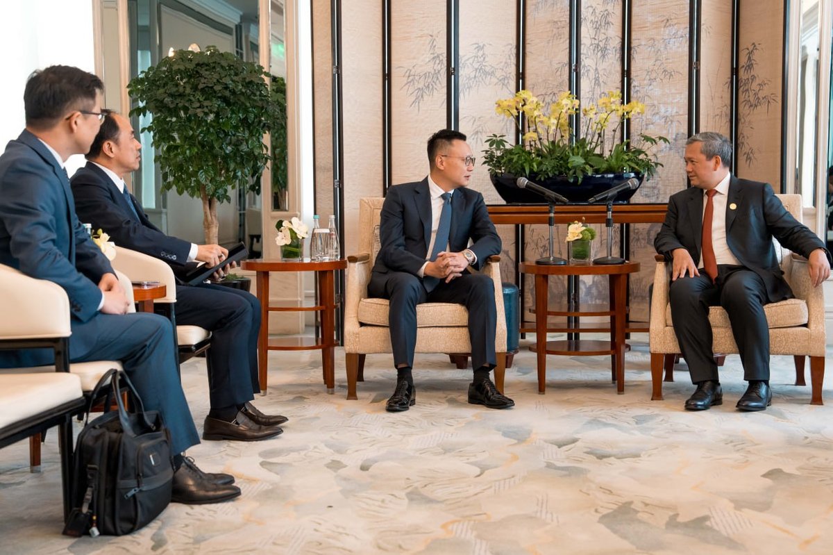 洪玛奈在上海会见顺丰控股CEO 探讨物流与跨境贸易合作
