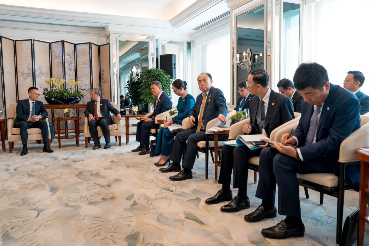 洪玛奈在上海会见顺丰控股CEO 探讨物流与跨境贸易合作