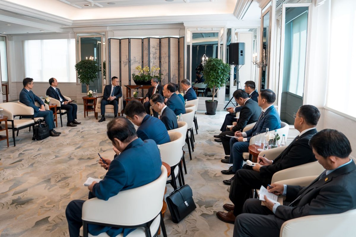 洪玛奈在上海会见顺丰控股CEO 探讨物流与跨境贸易合作