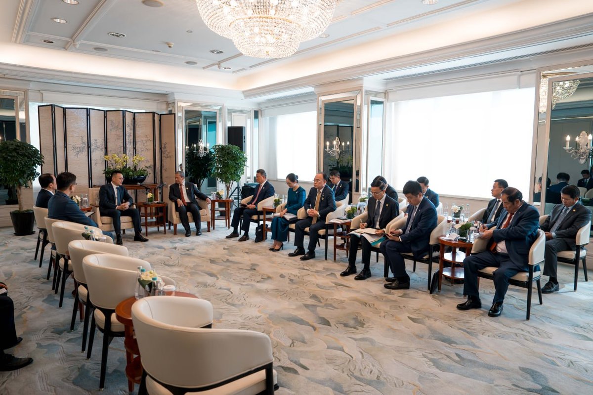 洪玛奈在上海会见顺丰控股CEO 探讨物流与跨境贸易合作