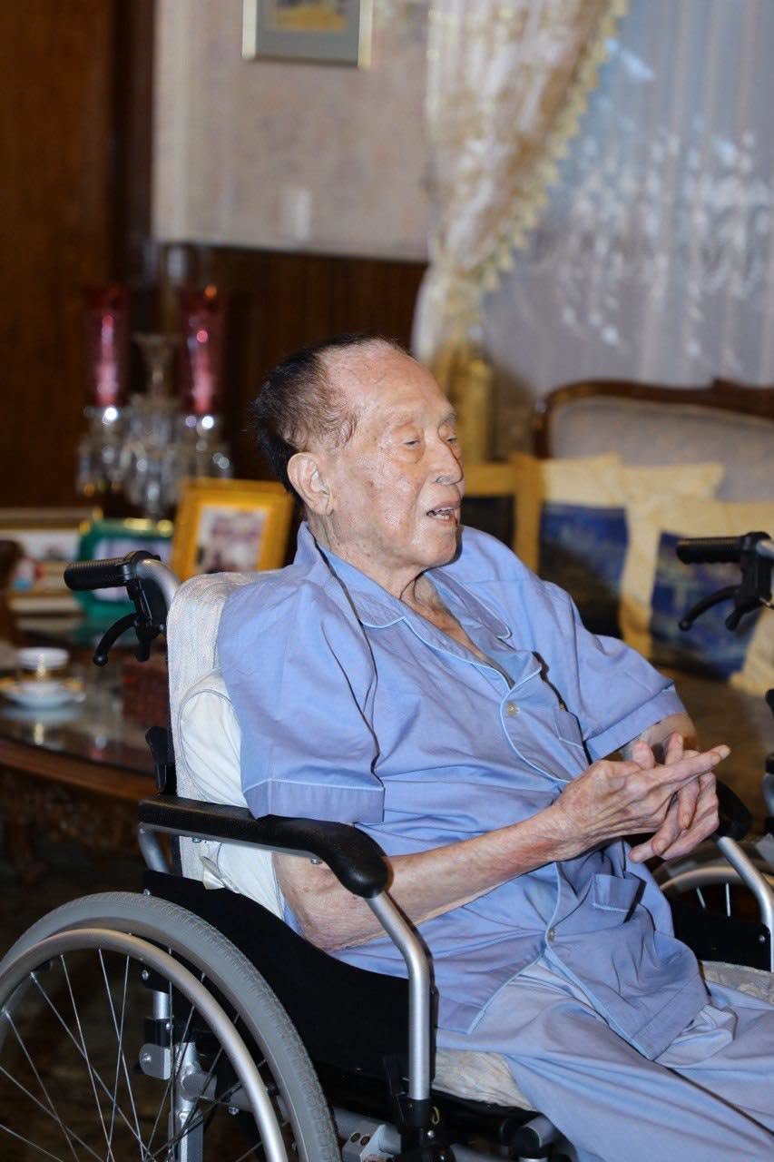 棉森婉探望前副总理贺南洪夫妇 表达亲切慰问