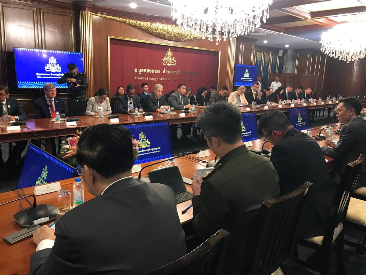 柬埔寨外交部向驻柬使团说明柬泰边境争端局势