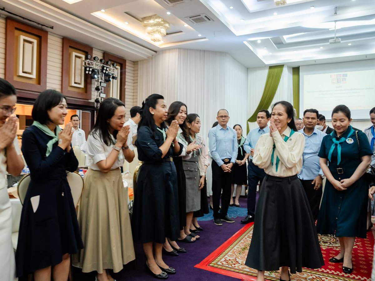 碧占莫妮表彰第39届世界女童军大会筹备团队