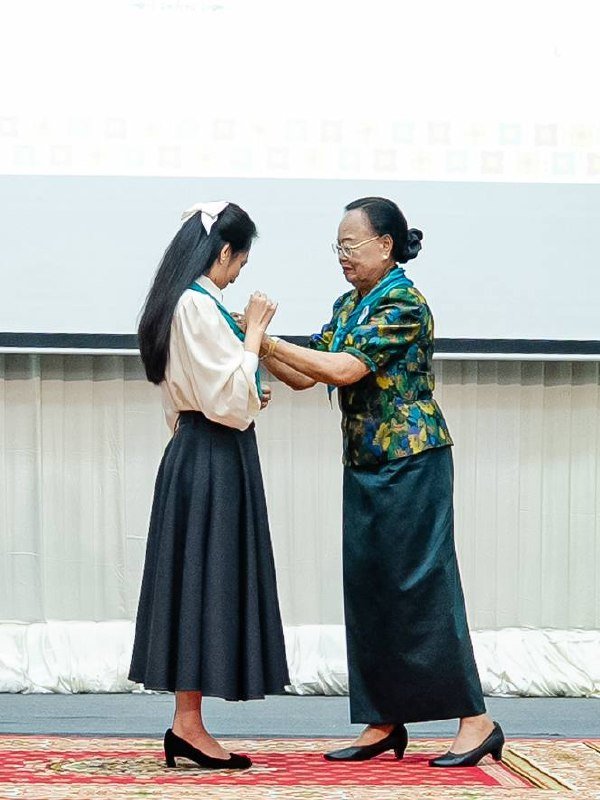 碧占莫妮表彰第39届世界女童军大会筹备团队