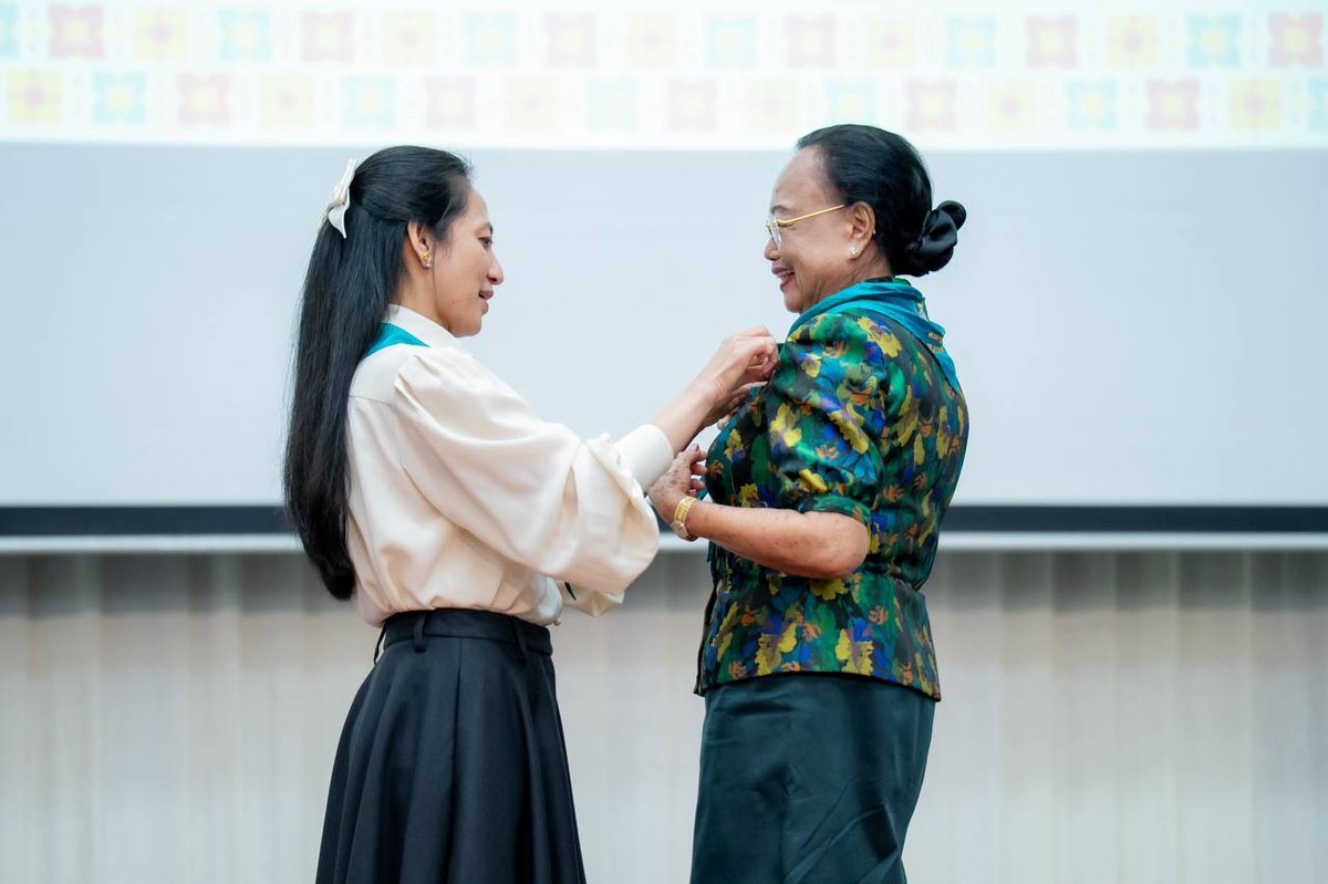 碧占莫妮表彰第39届世界女童军大会筹备团队