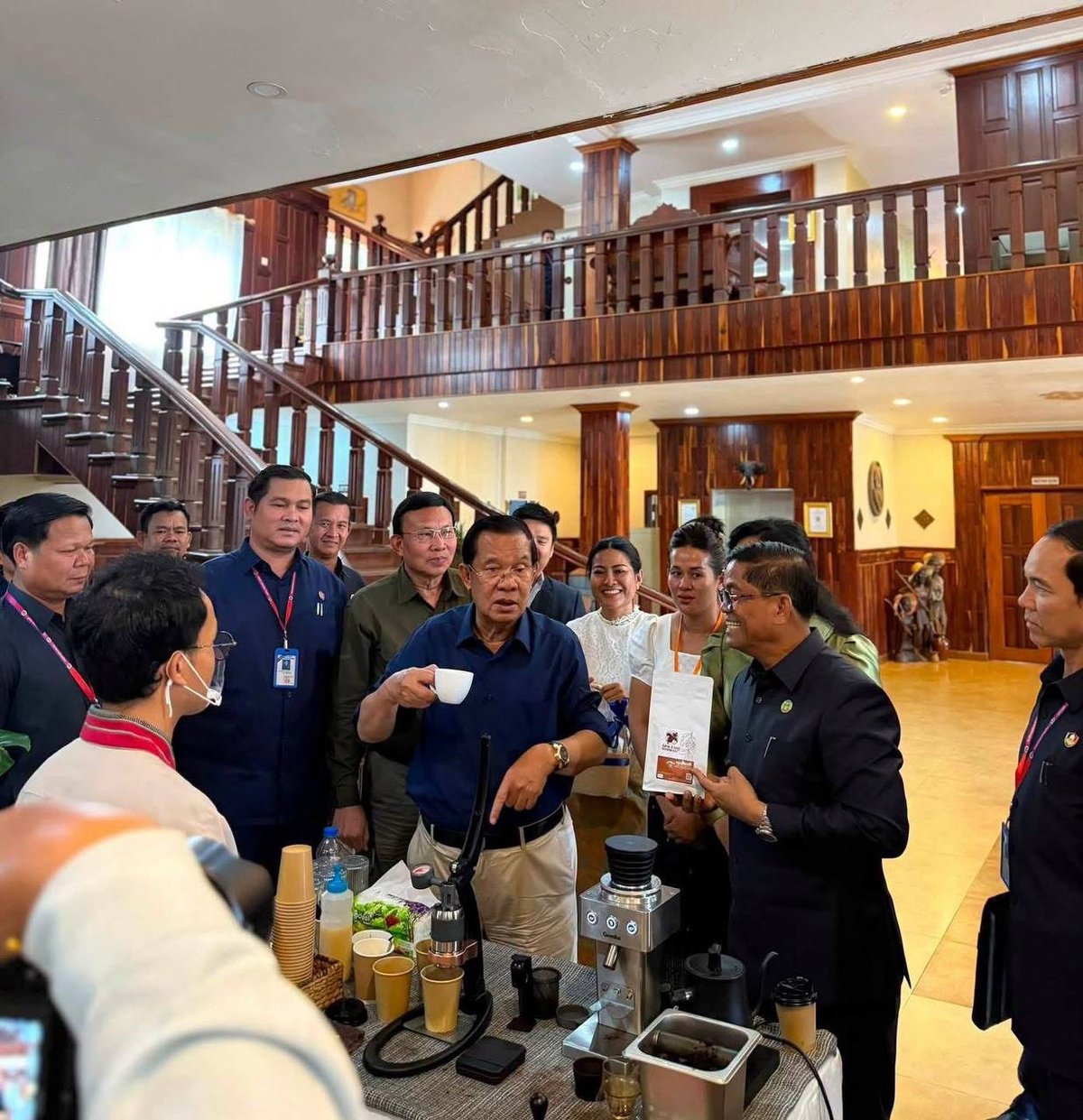 洪森力推柬埔寨本土咖啡 呼吁民众支持东北部农产品