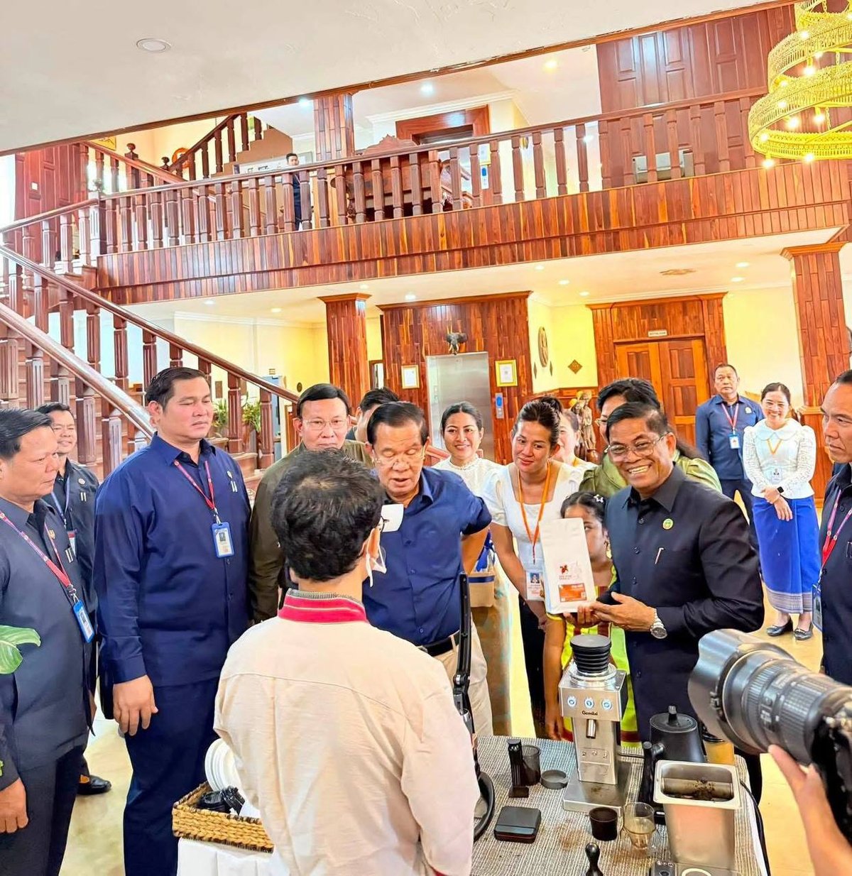 洪森力推柬埔寨本土咖啡 呼吁民众支持东北部农产品