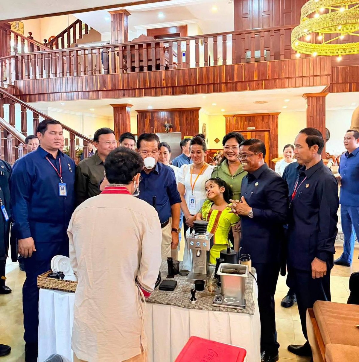 洪森力推柬埔寨本土咖啡 呼吁民众支持东北部农产品