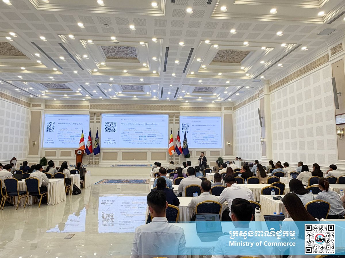 柬埔寨商务部联合数字技术学院举办“AI办公效率”培训,旨在提