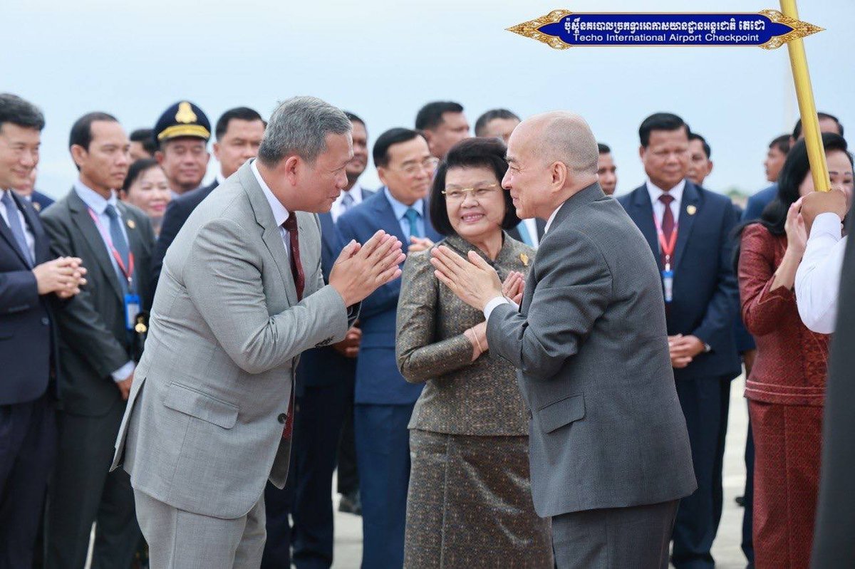 柬埔寨国王及太后结束访华回国 德崇国际机场举行迎接仪式
