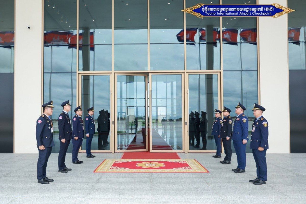 柬埔寨国王及太后结束访华回国 德崇国际机场举行迎接仪式