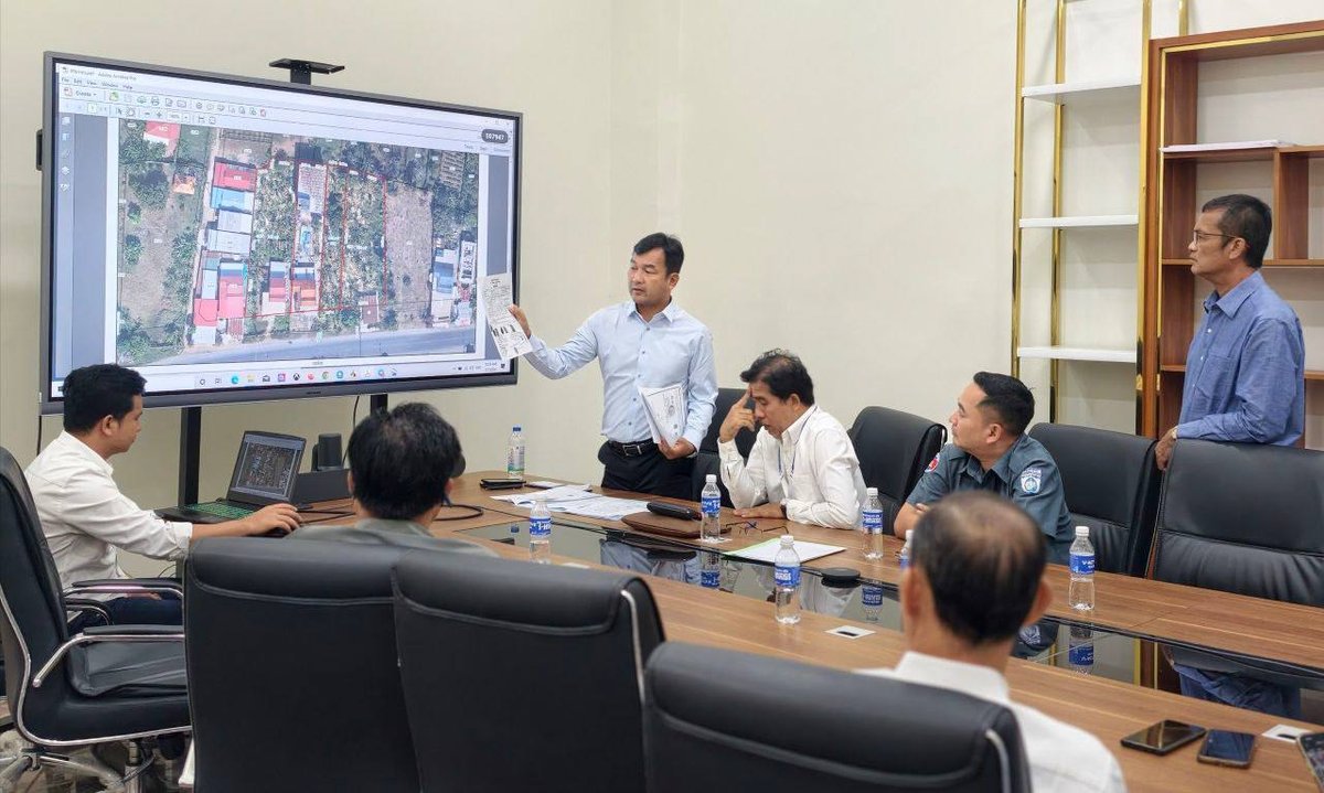 国土规划与建设部国务秘书苏·孔里提坤主持会议,针对金边市9起