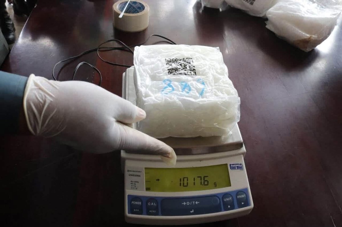上丁省警方缴获37公斤冰毒 嫌疑人趁夜逃脱