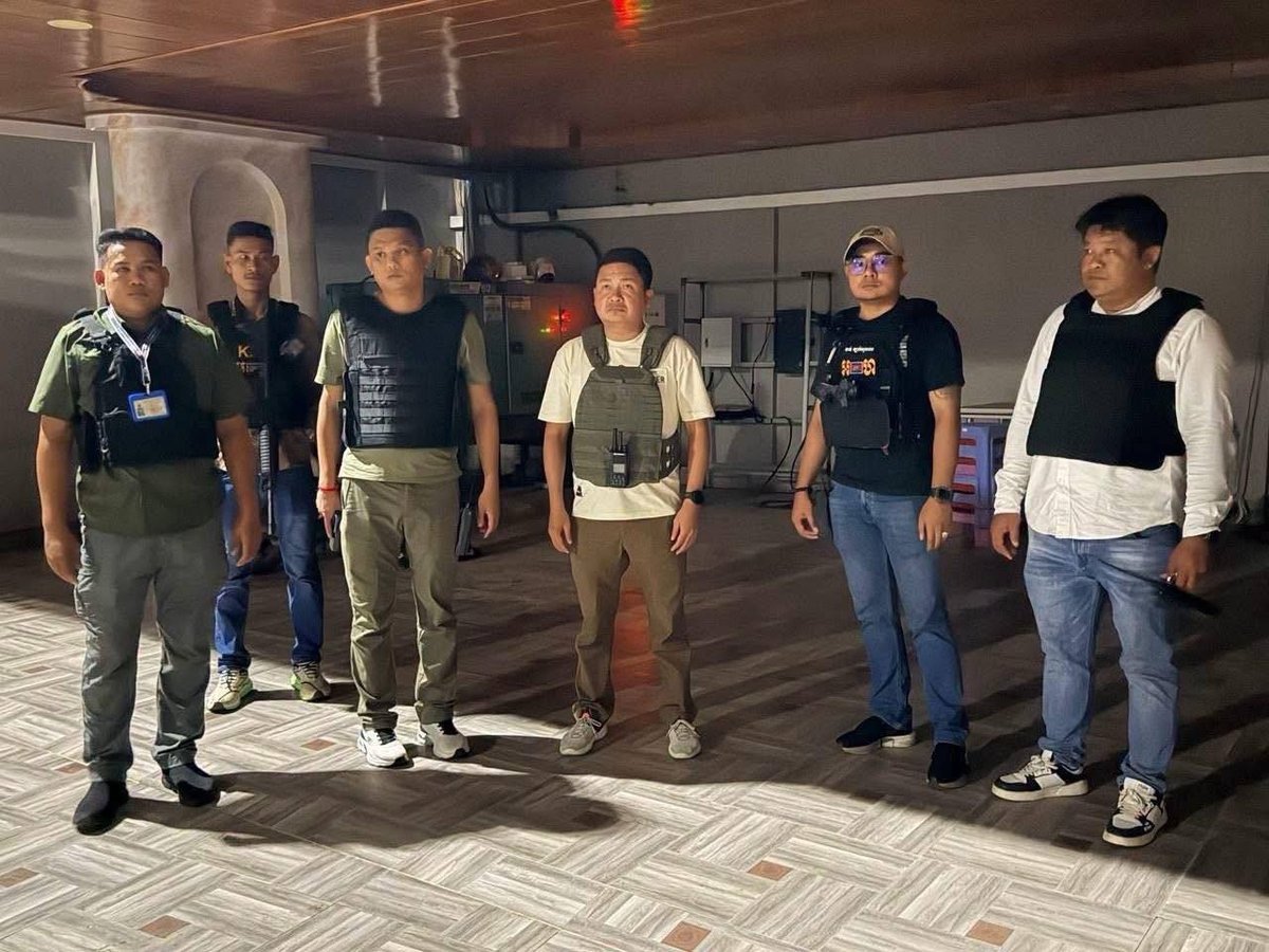 西港警方突袭两处别墅 抓获77名涉网诈嫌疑人