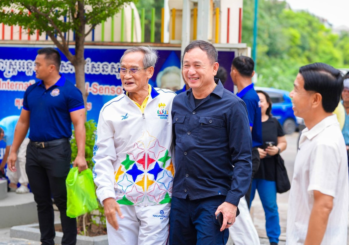 金边宪兵司令罗·斯朗出席空手道活动 向40年前恩师致敬