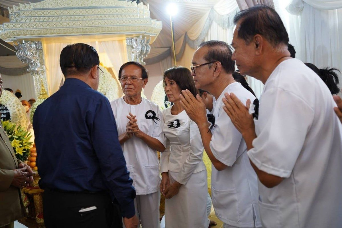 洪森前往金速卡家中吊唁其母亲 展现深厚私人情谊