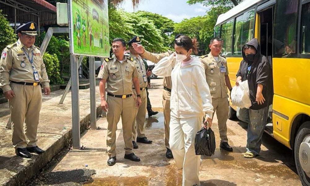 17名涉网诈泰籍人员被驱逐出境 柬埔寨严打非法居留