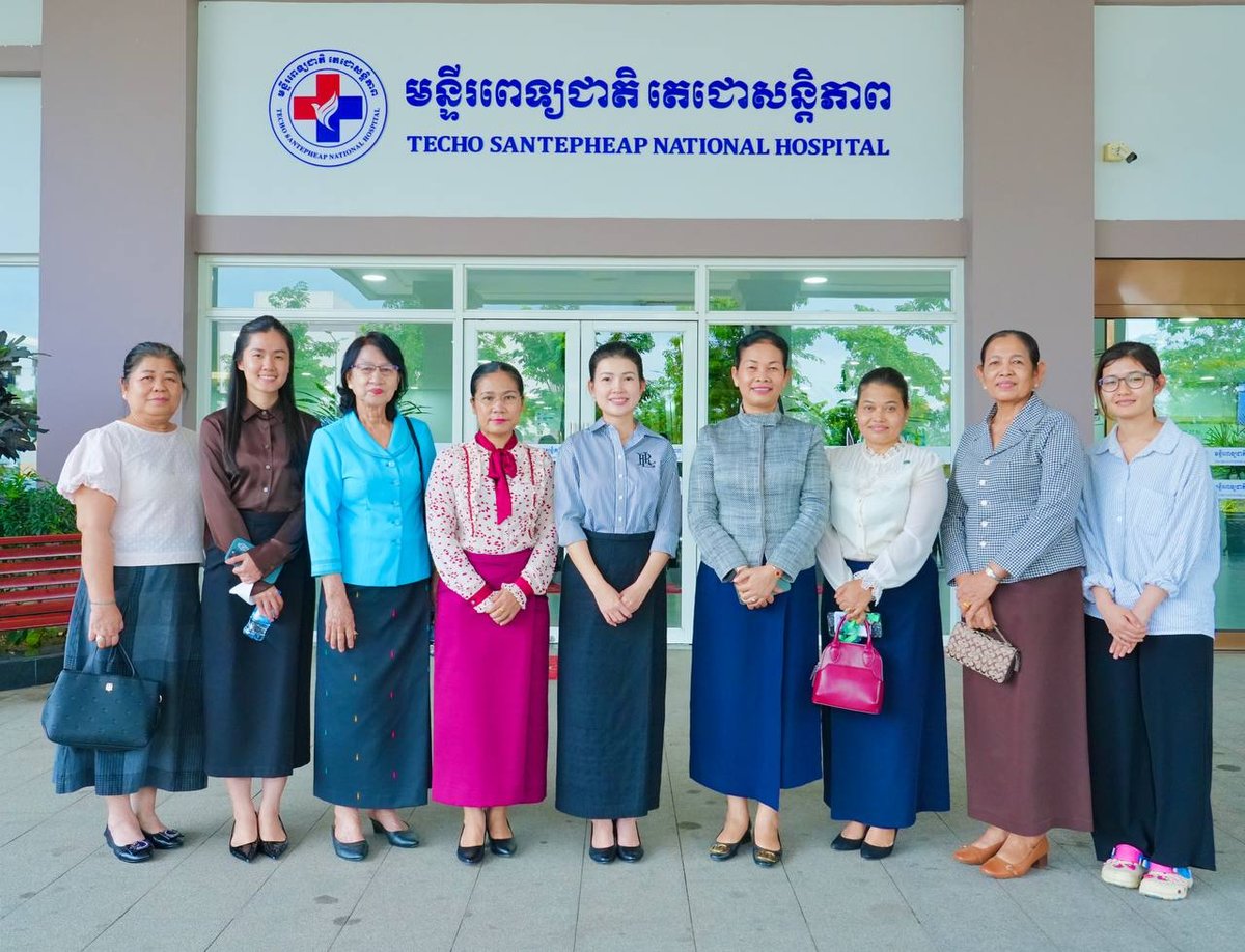 旅游部妇女协会赴德崇和平国家医院慰问产后员工