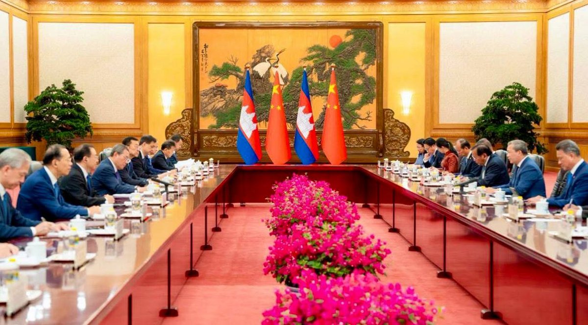 洪玛奈与中国总理李强举行双边会谈