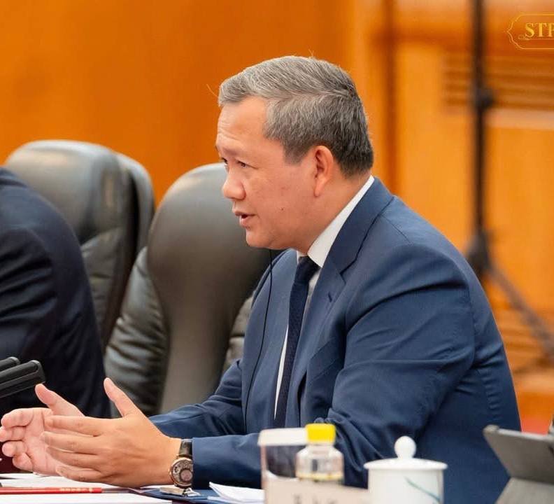 洪玛奈与中国总理李强举行双边会谈