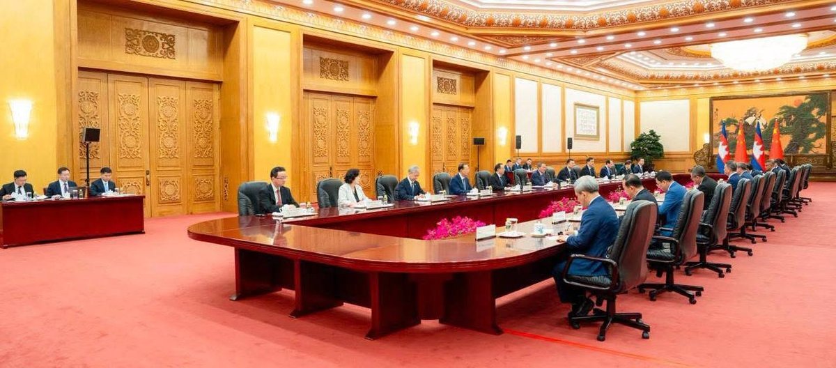 洪玛奈与中国总理李强举行双边会谈