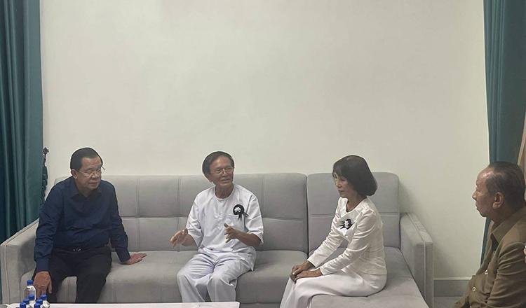 洪森亲临吊唁金速卡亡母 参议院主席出席葬礼
