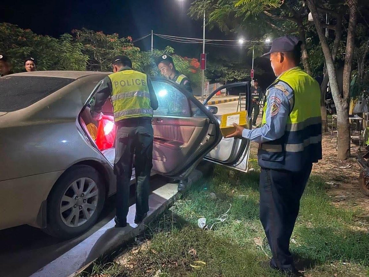 柴桢省警方抓获2名越南籍毒贩 缴获车辆及作案工具