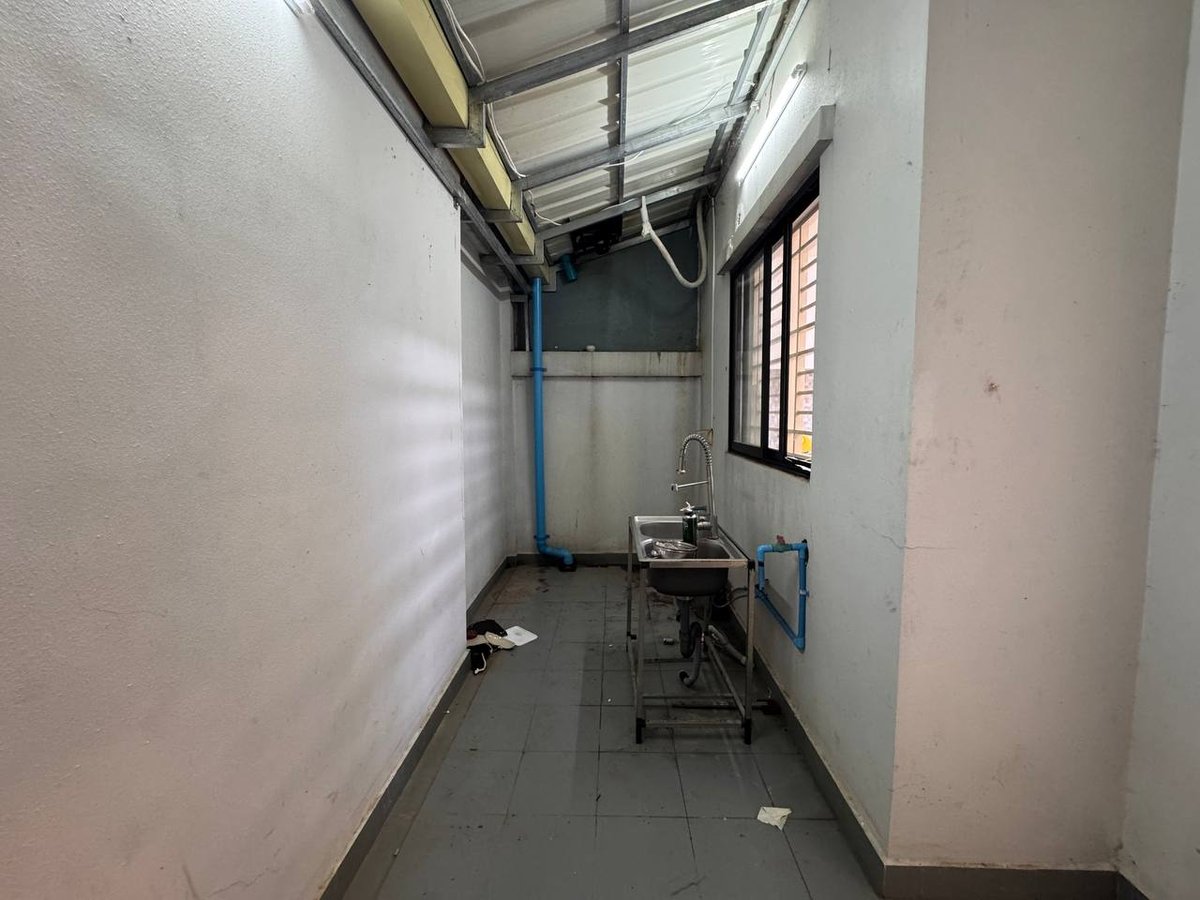 位于一号公路的炳发城小区现有一间店铺招租,月租金为1100美