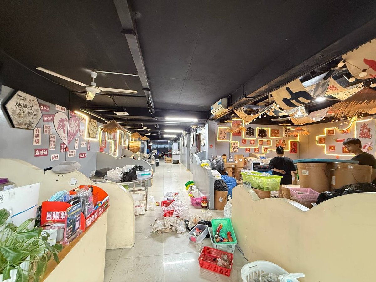 钻石岛附近两套排屋招租,建筑面积8米x18米,配备4个卫生间