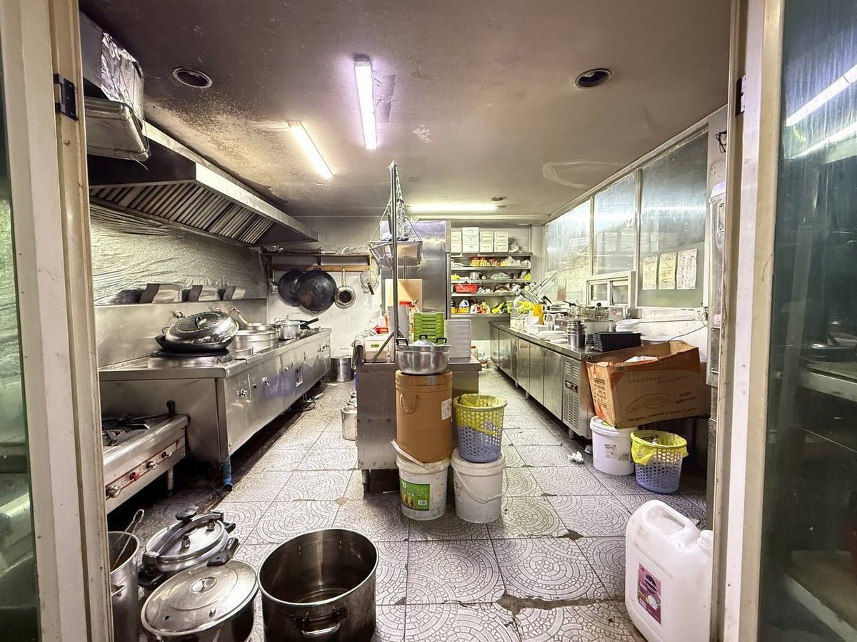 钻石岛附近两套排屋招租,建筑面积8米x18米,配备4个卫生间