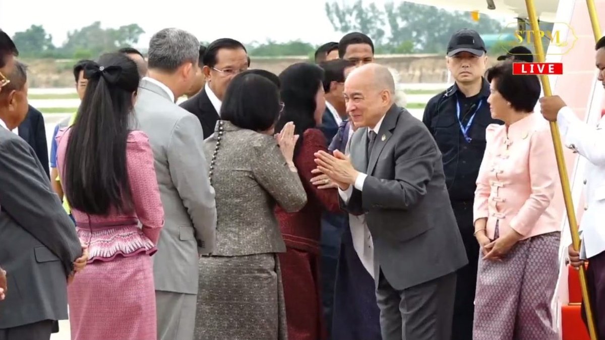 西哈莫尼国王结束在华治疗 今日下午返抵金边