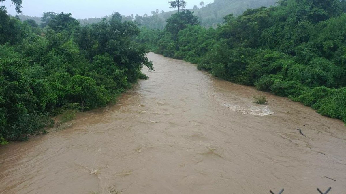 马德望省三隆县发布洪水预警 居民需防范水位上涨