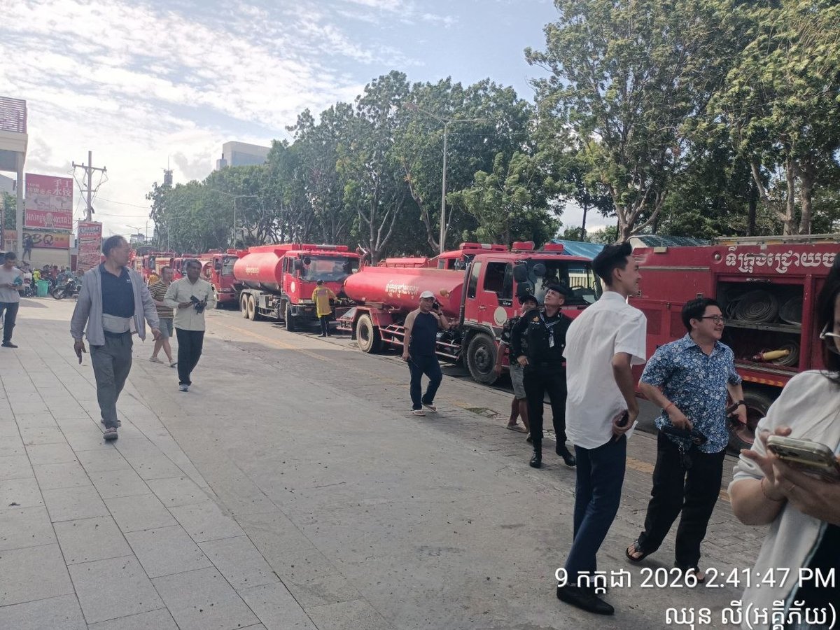 金边水净华区建筑火灾持续 消防力量全力扑救